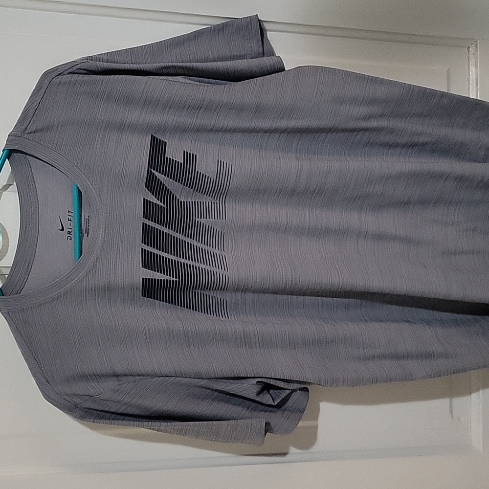 4 Nike dry fit shirts, sz XL